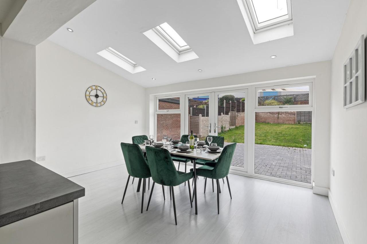 Tipton 3 Bedroom House Garden Sleeps 7 - Jrr Stays Coseley エクステリア 写真